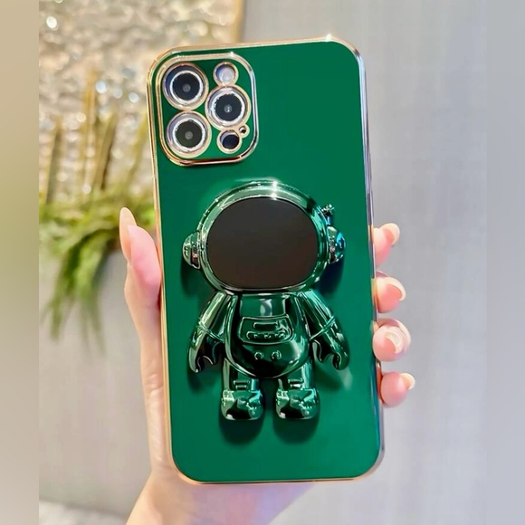 NWT iPhone 13ProMax Case w/Astronaut Design Phone Grip in Forest Green - Picture 4 of 4